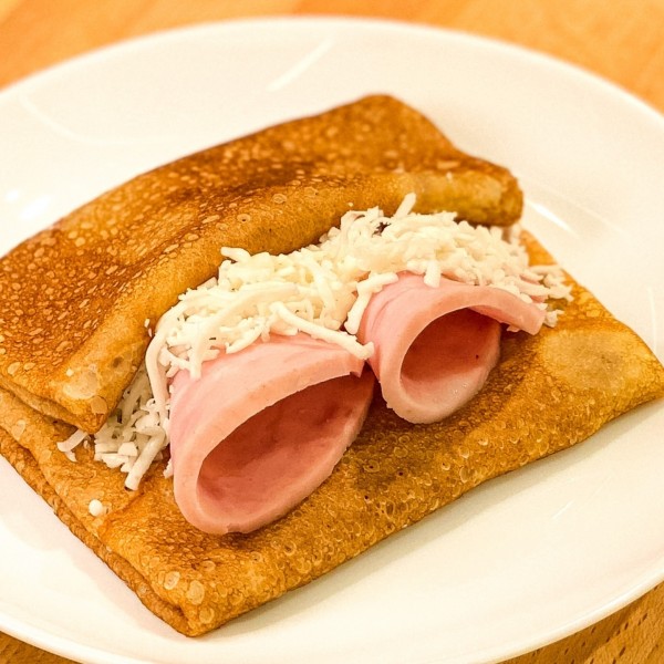 Блин с ветчиной и сыром