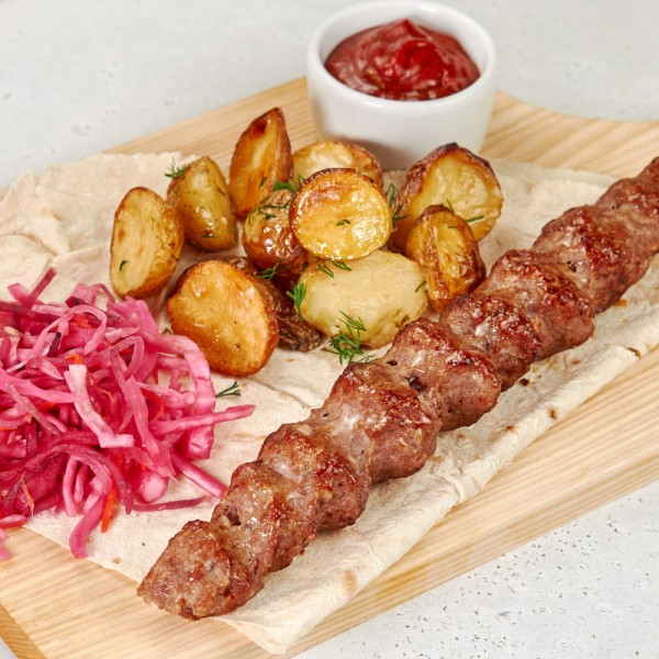 Люля из говядины с картофелем беби и капустой по-Грузински упак.Д Люля из говядины с картофелем беби и капустой по-Грузински упак.Д