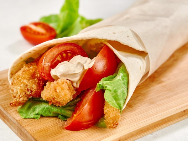 Цезарь-ролл с хрустящей курочкой