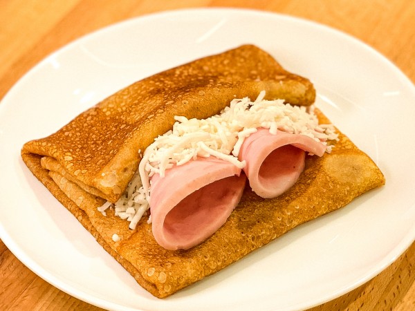 Блин с ветчиной и сыром