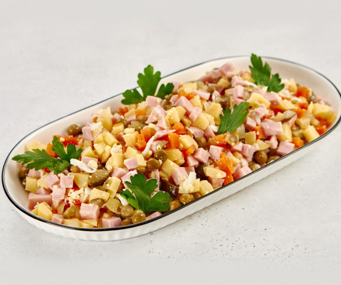 Салат Оливье с ветчиной  на четверых